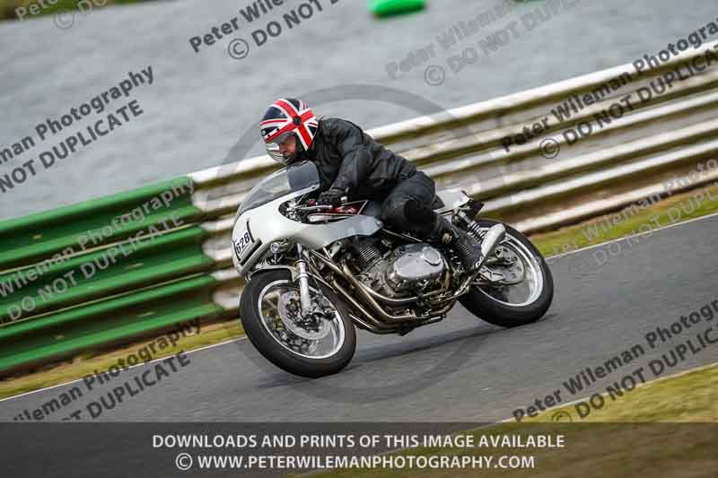 Vintage motorcycle club;eventdigitalimages;mallory park;mallory park trackday photographs;no limits trackdays;peter wileman photography;trackday digital images;trackday photos;vmcc festival 1000 bikes photographs